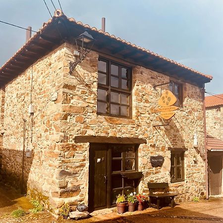 The Pilgrim Stone - Vegan B&B Rabanal del Camino Exterior photo